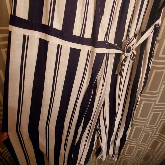 Cropped jumpsuit - Picture 2 of 4